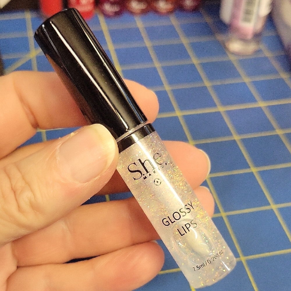 She Makeup Iridescent Glittered Glossy 7.5ml New